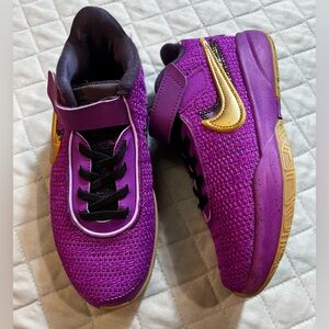 Nike LeBron pink diamond Collection Purple Gold Basketball Shoes Youth 2Y FD0208